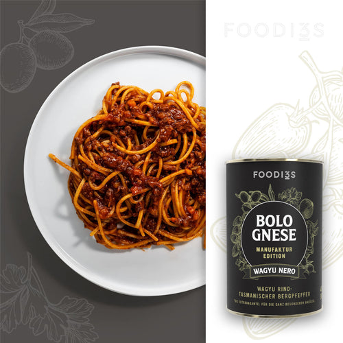 Bolognese Wagyu Nero : assiette de pâtes longues avec de la Bolognese, la boîte noire à côté
