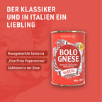 Boîte de Bolognese Salsiccia sur fond rouge